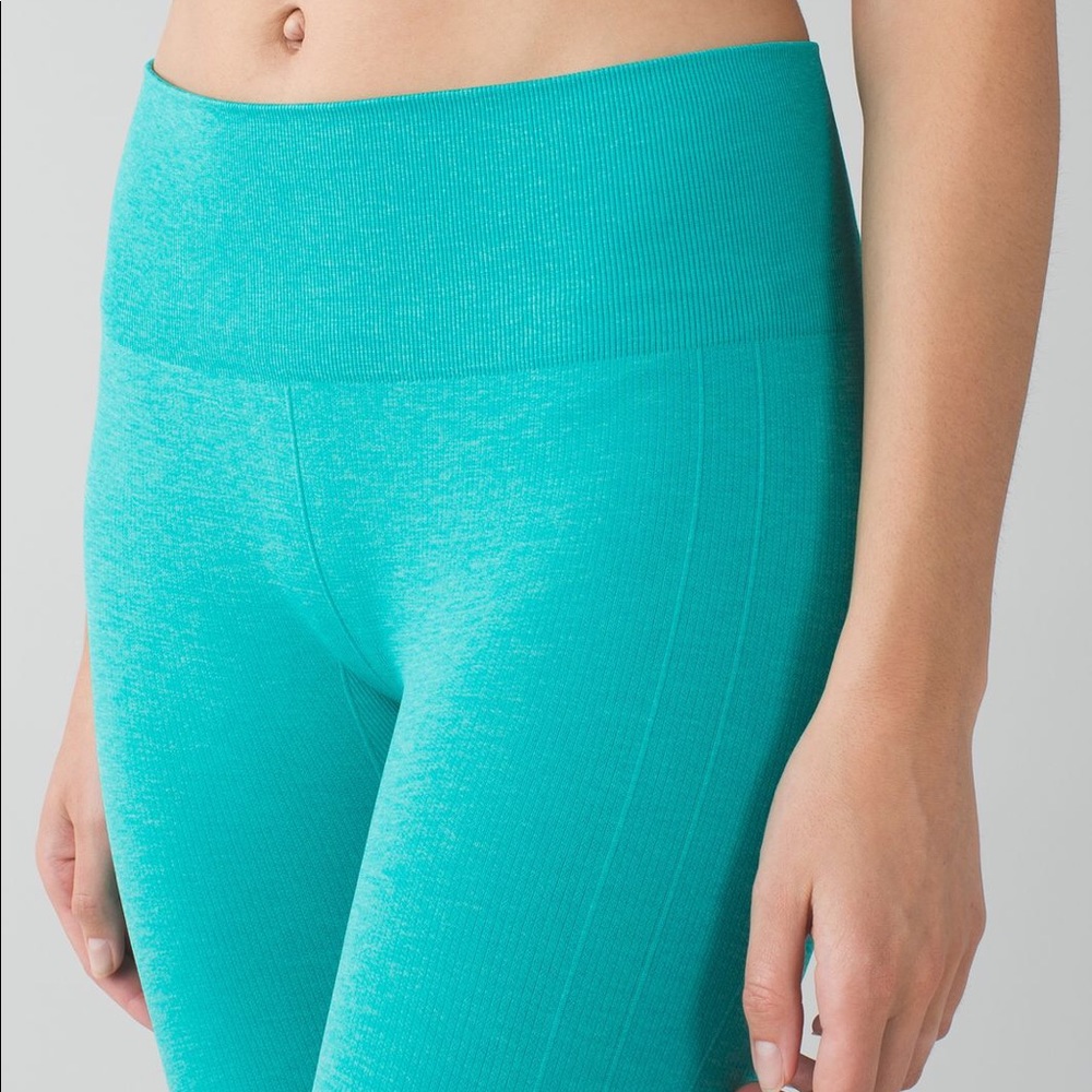 Lululemon in the flow teal crops size 2